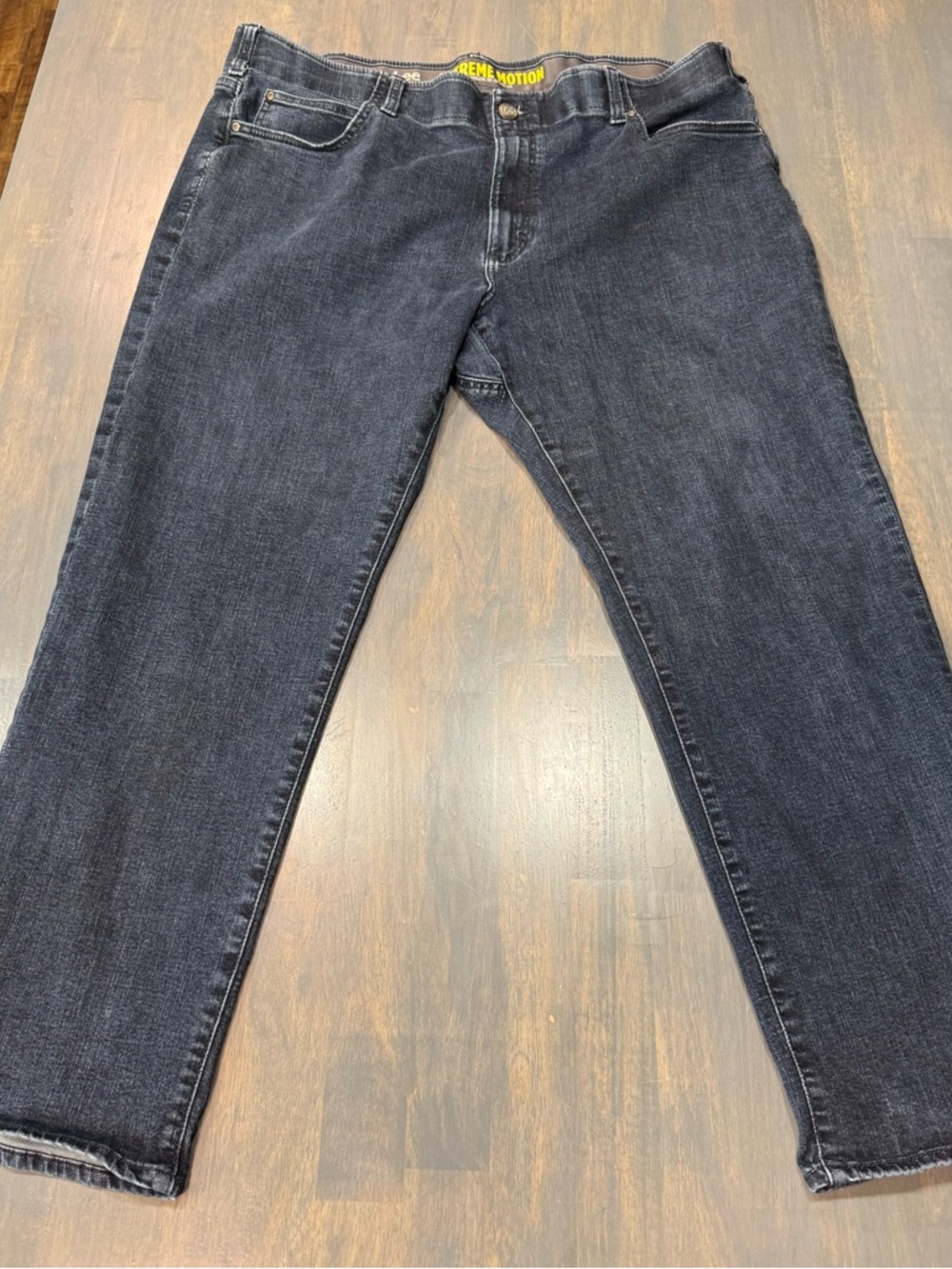 Lee Extreme Motion Athletic Fit Blue Jeans - 42 x30 - light wear